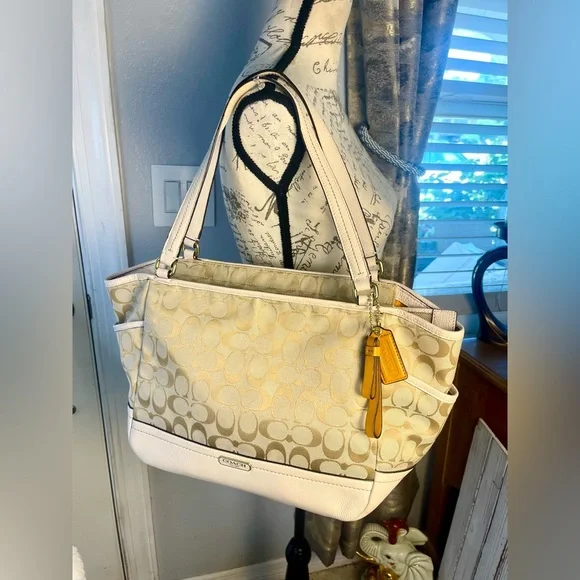 Coach Park Carrie Signature Light Khaki Parchment Beige Leather Weekender Tote - Picture 2 of 12